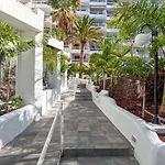 Semesterbostad Stunning Close To The